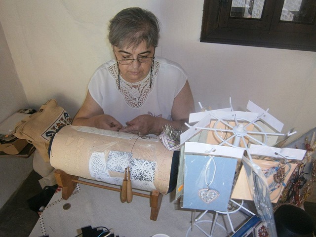 Маргарита Бонева ще покаже как се плете Калоферска дантела и ще разкаже историята й